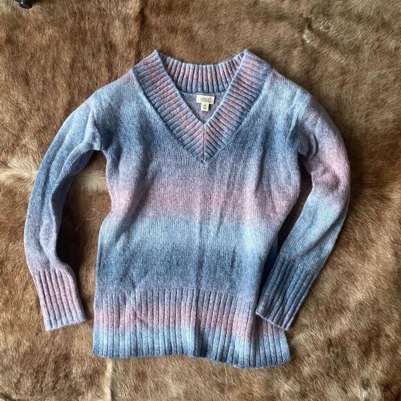 Soft Ombré Sweater V Neckline XS - Picture 1 of 6